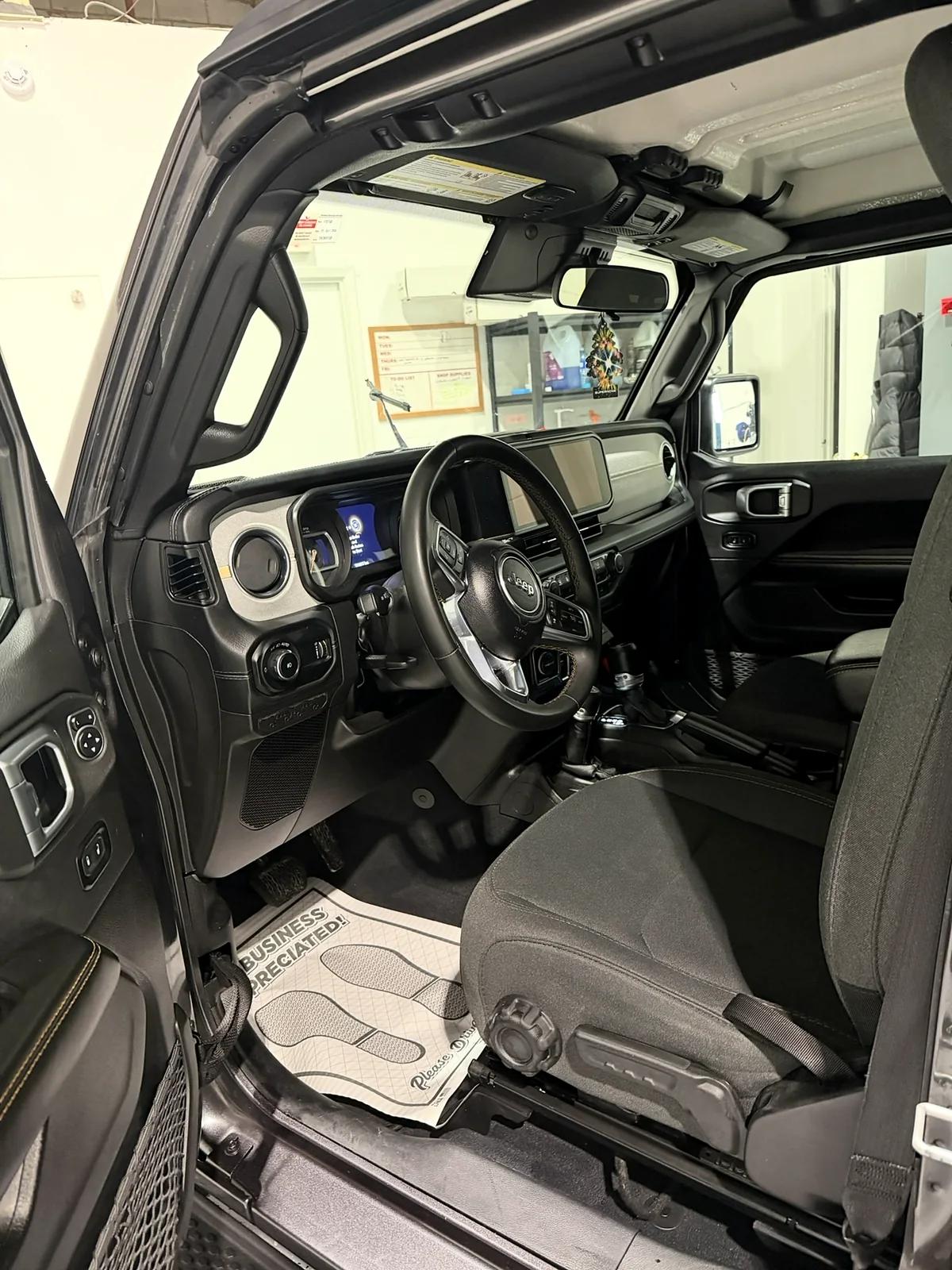 The same Jeep Wrangler interior after detailing